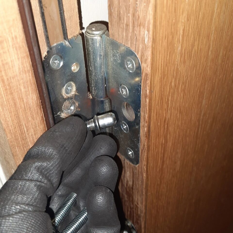 Flat entrance door alignment repair in Hemel Hempstead