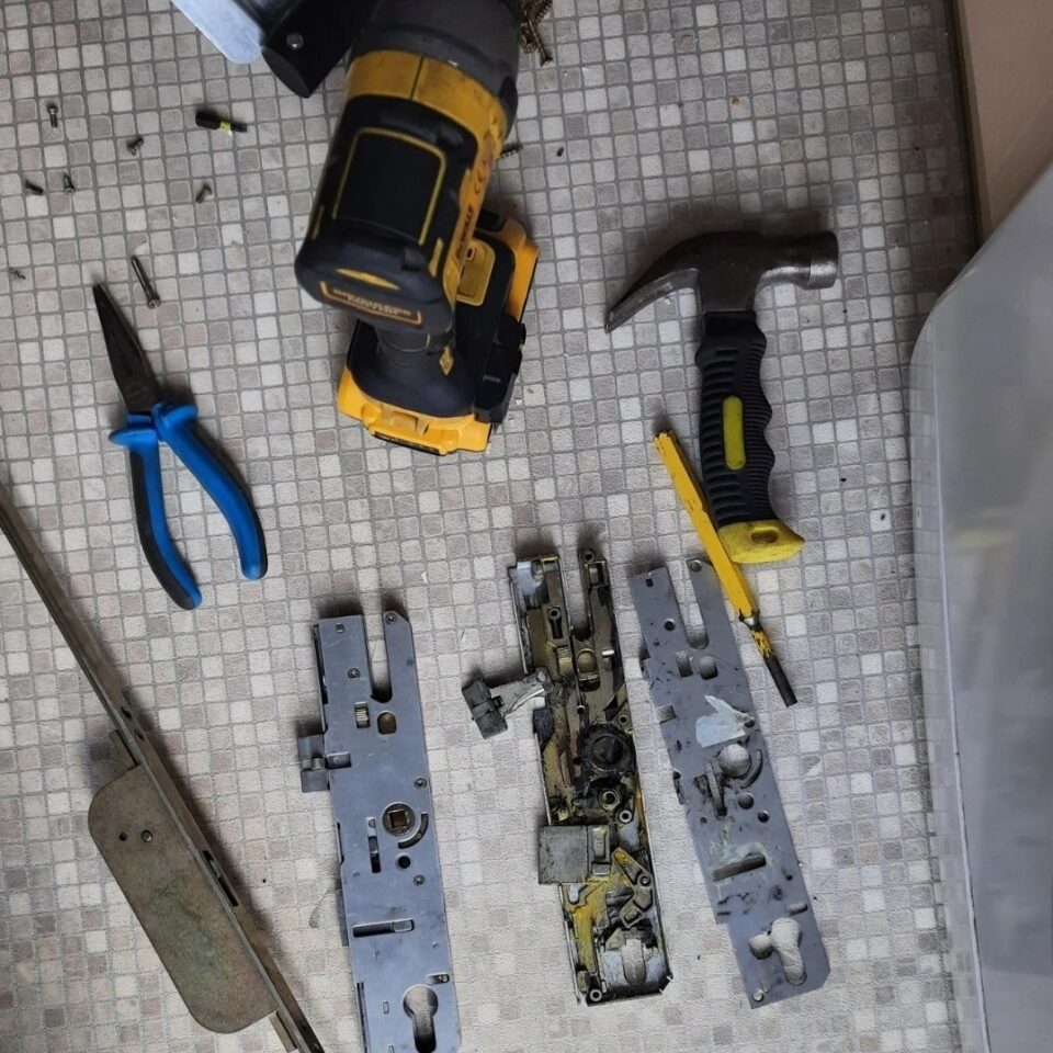 Garden door multipoint gearbox replacement in Eastfield